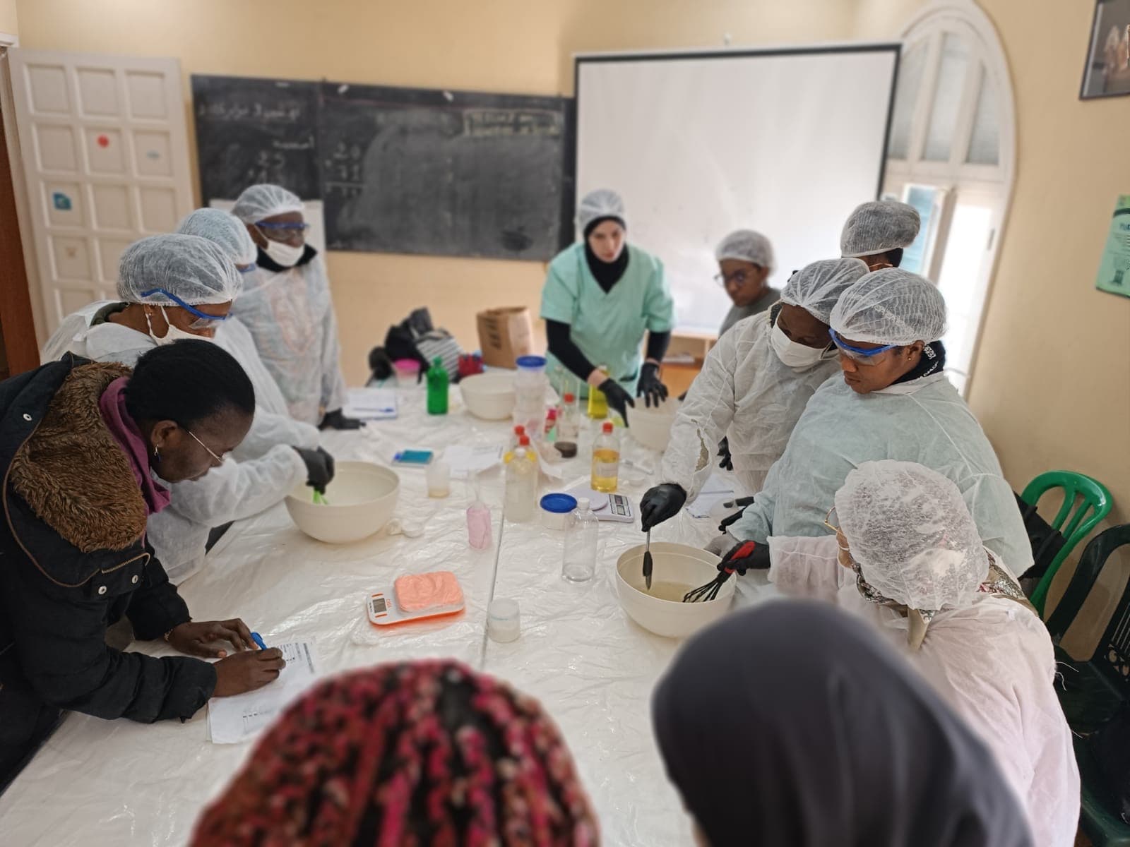 Atelier Innovert de transformation d'huiles usagées en savons écologiques.